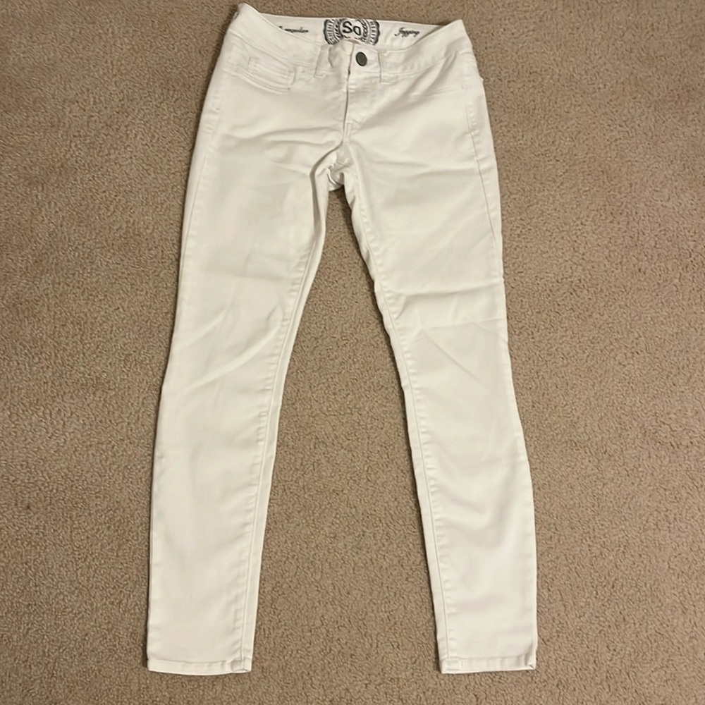 Brand: SO. Style: jeggings. Color: White. Size: 5 regular